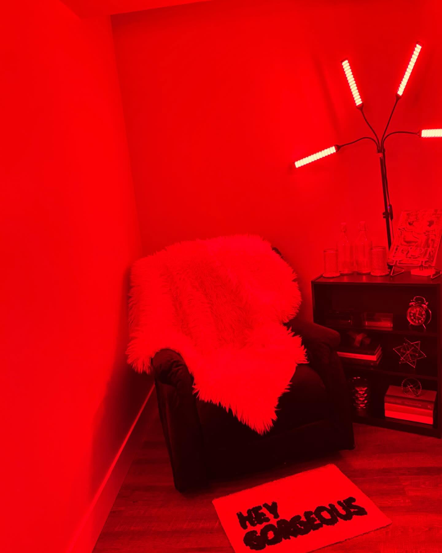 Settle into soothing red light therapy and let your body unwind while your skin glows.