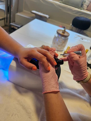 Where every manicure is personalized, from colour choice to the final touch.